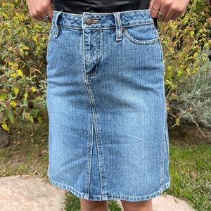 Gorgeous Faded Glory above-knee length jean skirt🦋